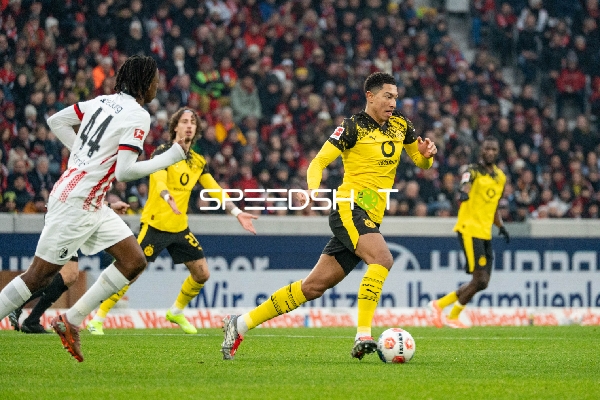 Spieler mit Ball in Aktion