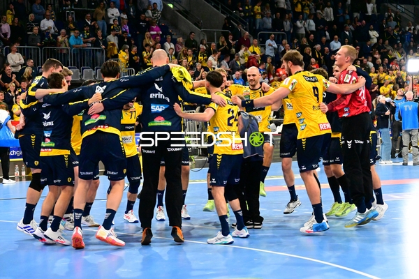 Jubel von Patrick Groetzki (24; Rhein Neckar Löwen) und Lukas Sandell (11; Rhein Neckar Löwen)