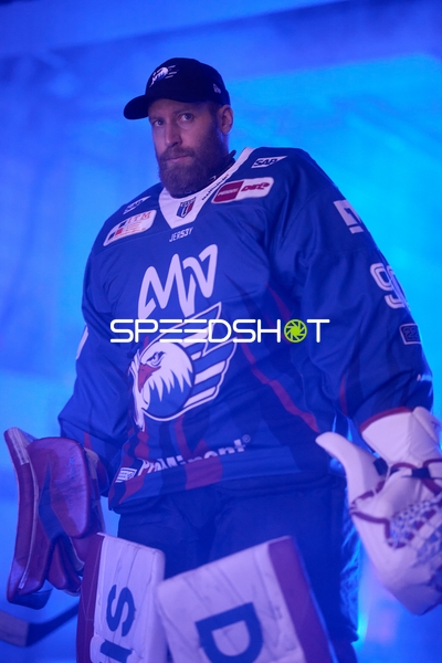 Adler Mannheim Torwart vor dem Spiel