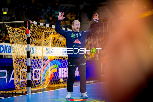 Torwartposition halten Mikael Appelgren (1;Rhein Neckar Löwen)