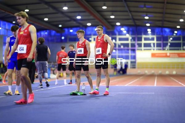 Athleten mit Startnummern 454, 448 und 439