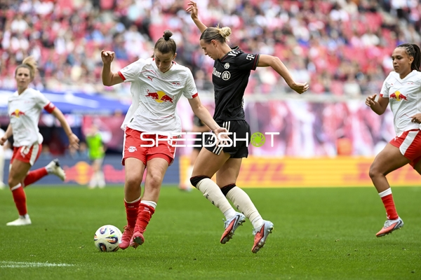 Zweikampf um Ballbesitz