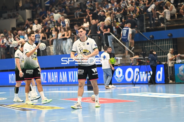 HSG Wetzlar Spieler beim Aufwärmen