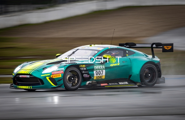 Rennfahrzeug auf dem Hockenheimring