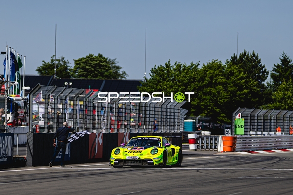 Rennfahrzeug in der Boxengasse