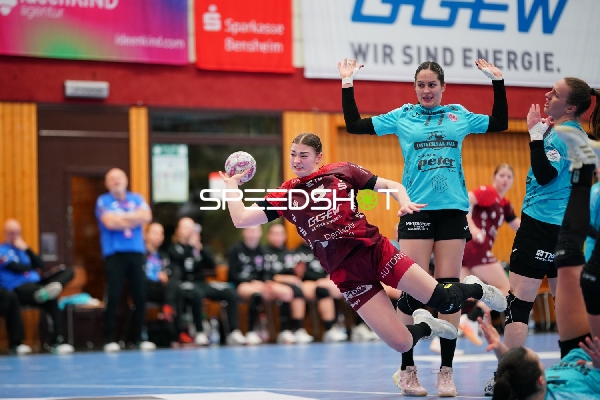 Szene mit Luca Farago (19; Thüringer HC) und Isabell Hurst (5; HSG Bensheim/Auerbach)