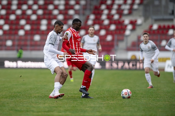 Zweikampf um den Ball