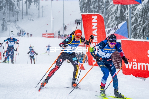 Biathleten kämpfen in Oberhof