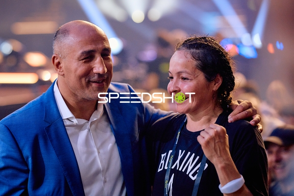 Arthur Abraham mit Ringside Zone Boxerin