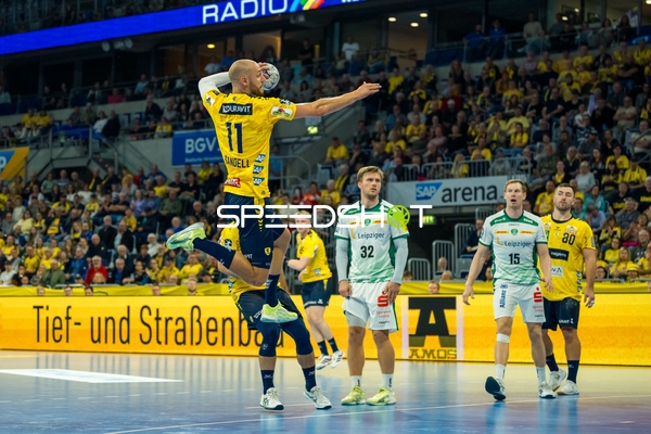 1. Handball-Bundesliga: Lukas Sandell (11; Rhein Neckar Löwen) wirft aufs Tor