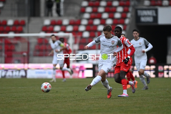 Zweikampf um den Ball