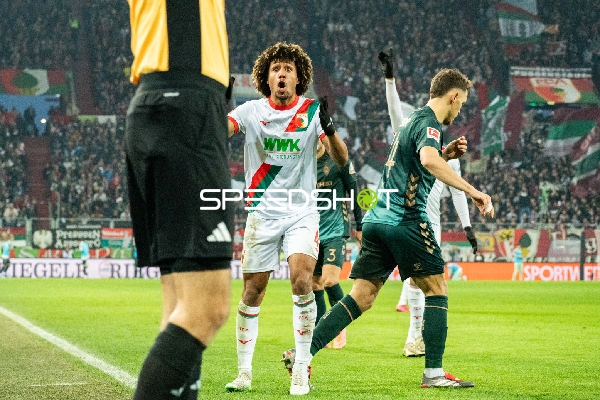 Spielszene mit Zweikampf