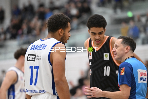 Schiedsrichter erklärt Regel