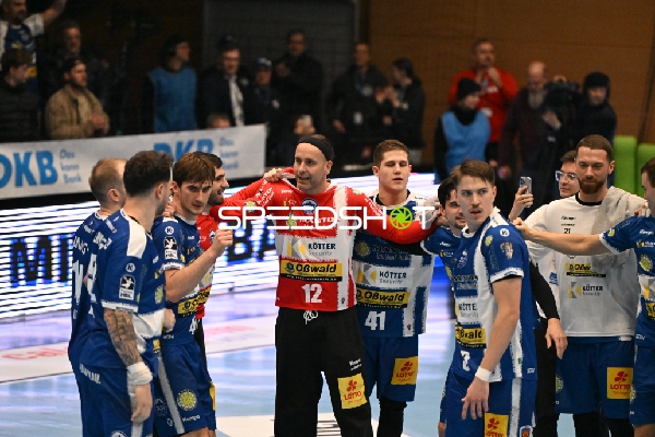 Silvio Heinevetter (12; ThSV Eisenach) mit Teamkollegen