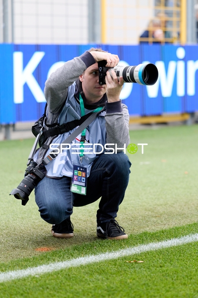 Fotograf am Spielfeldrand