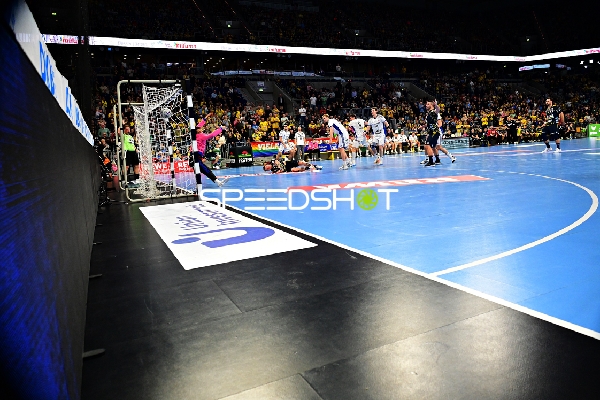 Handball-Szene mit Torwartparade