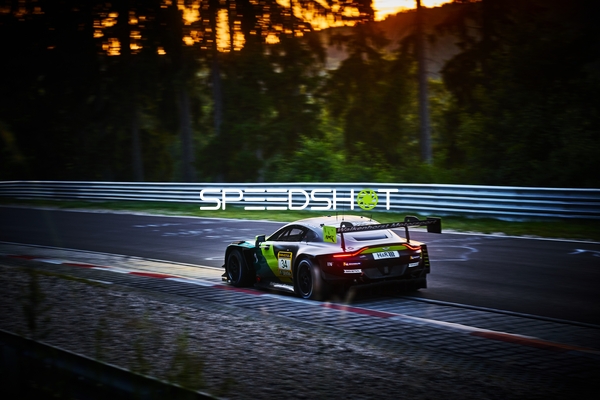 Rennfahrzeug auf der Rennstrecke