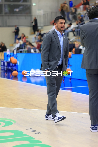 Trainer von MLP Academics Heidelberg am Spielfeldrand