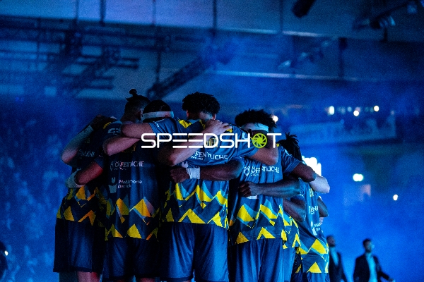 Jubel von Christopher Clemons (3; EWE Baskets Oldenburg) und Teamkollegen