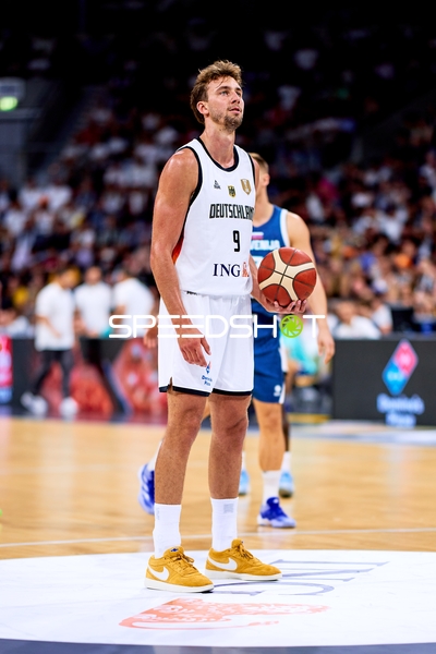 Spieler Franz Wagner (9; Deutschland) am Freiwurf