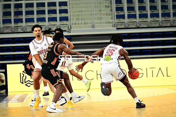 Zweikampf um den Ball