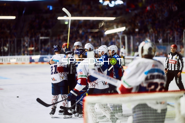 Kollision während des Playoff-Spiels