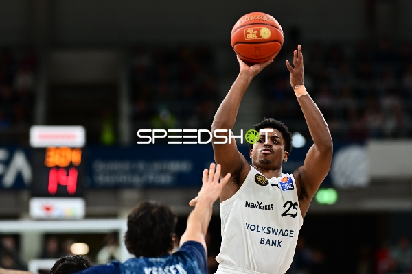 Grant Sherfield (25; Basketball Löwen Braunschweig) in Aktion