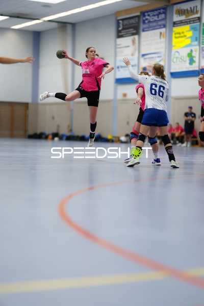 Sprungaktion im Handballspiel