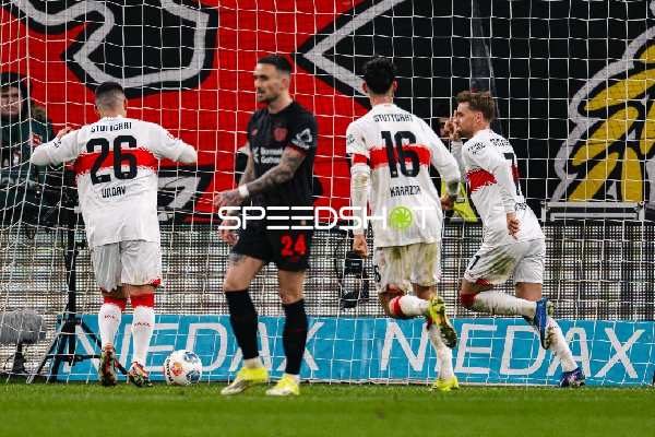 Torraum mit Abwehrspielern