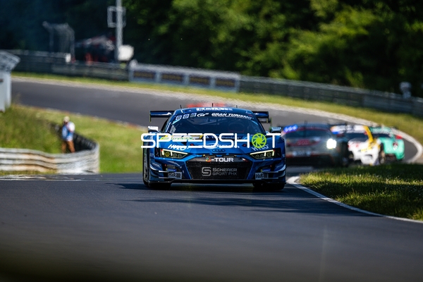 Rennfahrzeug auf der Rennstrecke