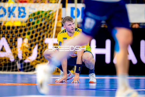 Ballkontakt Steven Plucnar Jacobsen (9;Rhein Neckar Löwen)