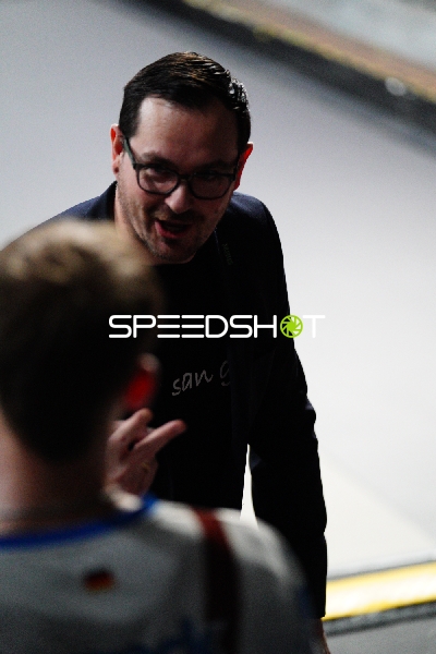 Gespräch vor Volleyballspiel