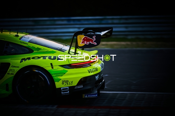 Rennfahrzeug auf der Rennstrecke