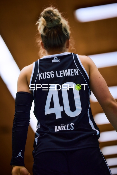 Johanna Mölls (40; KuSG Leimen Basketball) mit Rücken zur Kamera