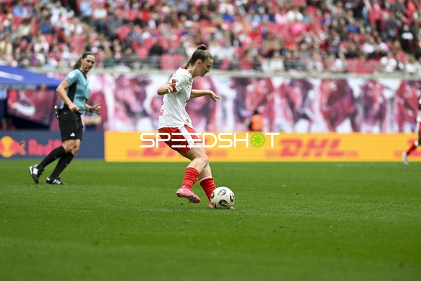 Spielszene mit Ballkontrolle