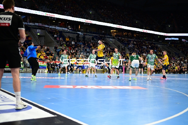 Haukur Thrastarson (25; Rhein Neckar Löwen) mit Wurf aufs Tor