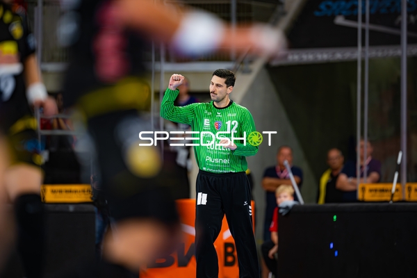 Filip Baranasic (12; SG BBM Bietigheim) steht bereit im Tor