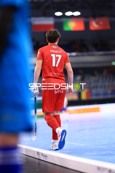 Sam PONCELET (17; Belgien) mit Ball