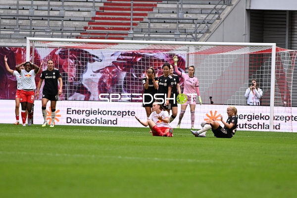 Zweikampf vor dem Tor