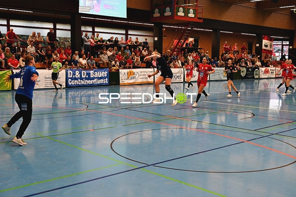 Wurfaktion von Mainz 05 gegen Kurpfalz Bären