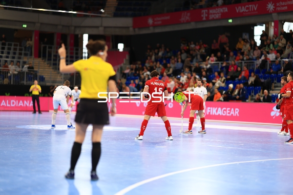 15; Schweiz vor Anstoß