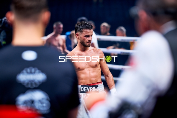 Boxer Devrim Gökduman (101; VIP) in Ringside Zone
