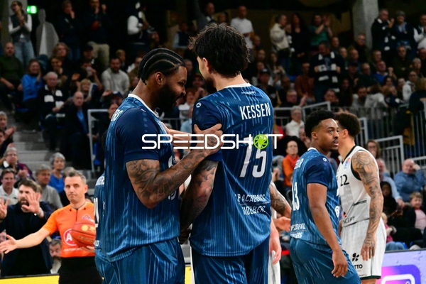 Eric Reed Jr. (43; MLP Academics Heidelberg) jubelt