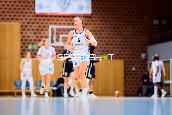 Basketball-Situation mit Julia Wroblewski (6; USC BaseCats Heidelberg)
