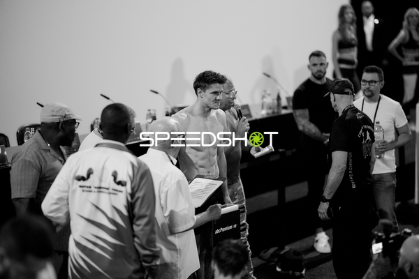 Ringside-Zone Face-Off