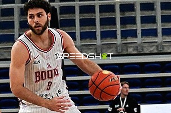 William McDowell-White (9; JL Bourg Basket) dribbelt, Alonzo Verge (11; Rasta Vechta) verteidigt