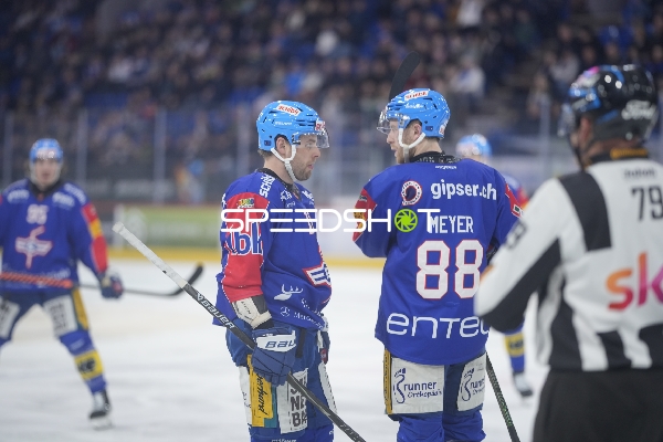 Brandon Gignac (10; EHC Kloten) und Dario Meyer (88; EHC Kloten) in Aktion
