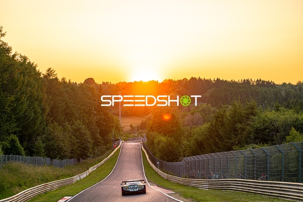 Rennfahrzeug auf der Rennstrecke