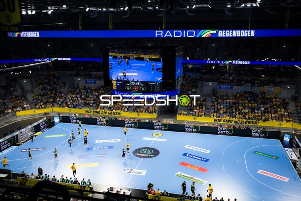 Teams positionieren sich vor Anpfiff