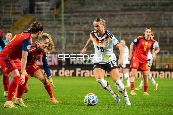 Ballkontrolle und Verteidigung